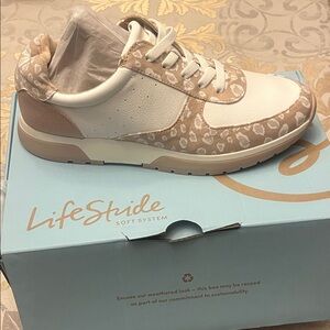 Life Stride Women's Cream and Tan Patterned Sneakers